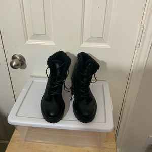 NWOT Shultz Women's Stephan Leather Faux Shearling Lined Booties.